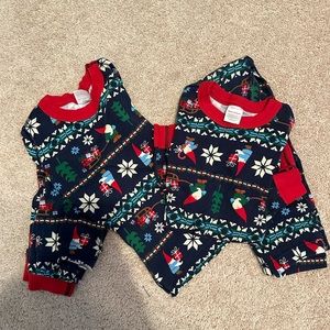 Hanna Andersson Gnome Holiday Long Johns, set of 2, size 6-7